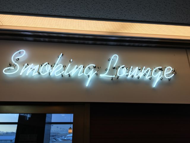 羽田空港第2ターミナル喫煙が出来るカフェ