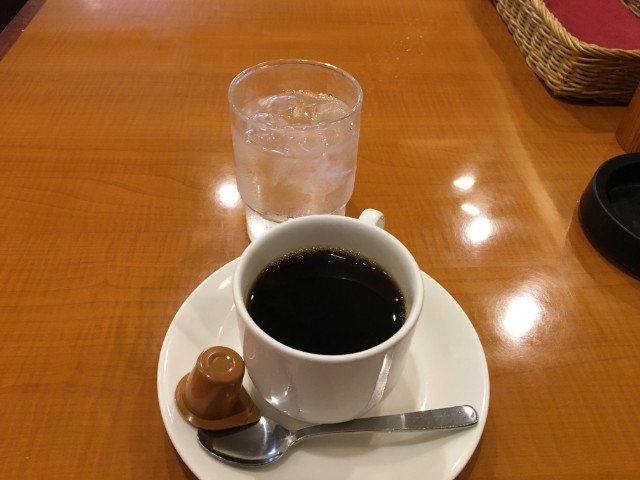 浜松町駅で喫煙出来るカフェのホットコーヒー